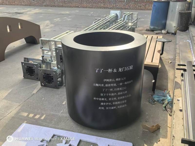 了了一杯金属花箱